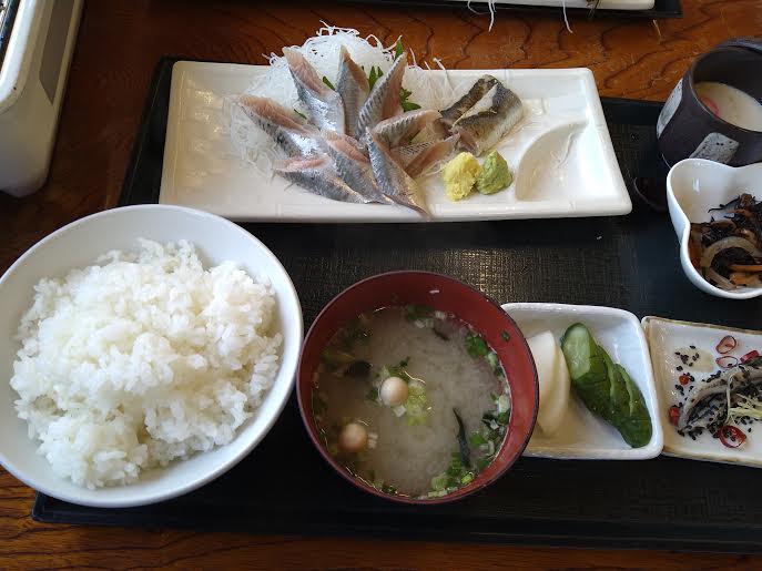 千葉 九十九里から出ている船に乗って釣りをした後 お食事処 まるに で食事しました 房総半島 一期一会の釣りめぐり